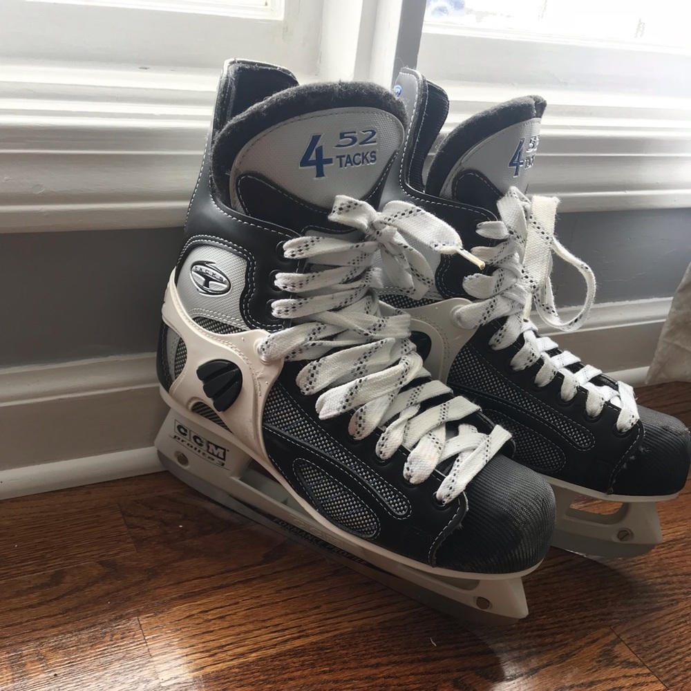 Men’s 4-52 CCM Tacks Hockey Skates width d/a